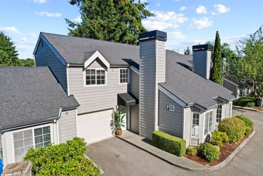 Welcome to Water's Edge Townhomes! Classic and Renovated townhomes with attached garage. – photo 1