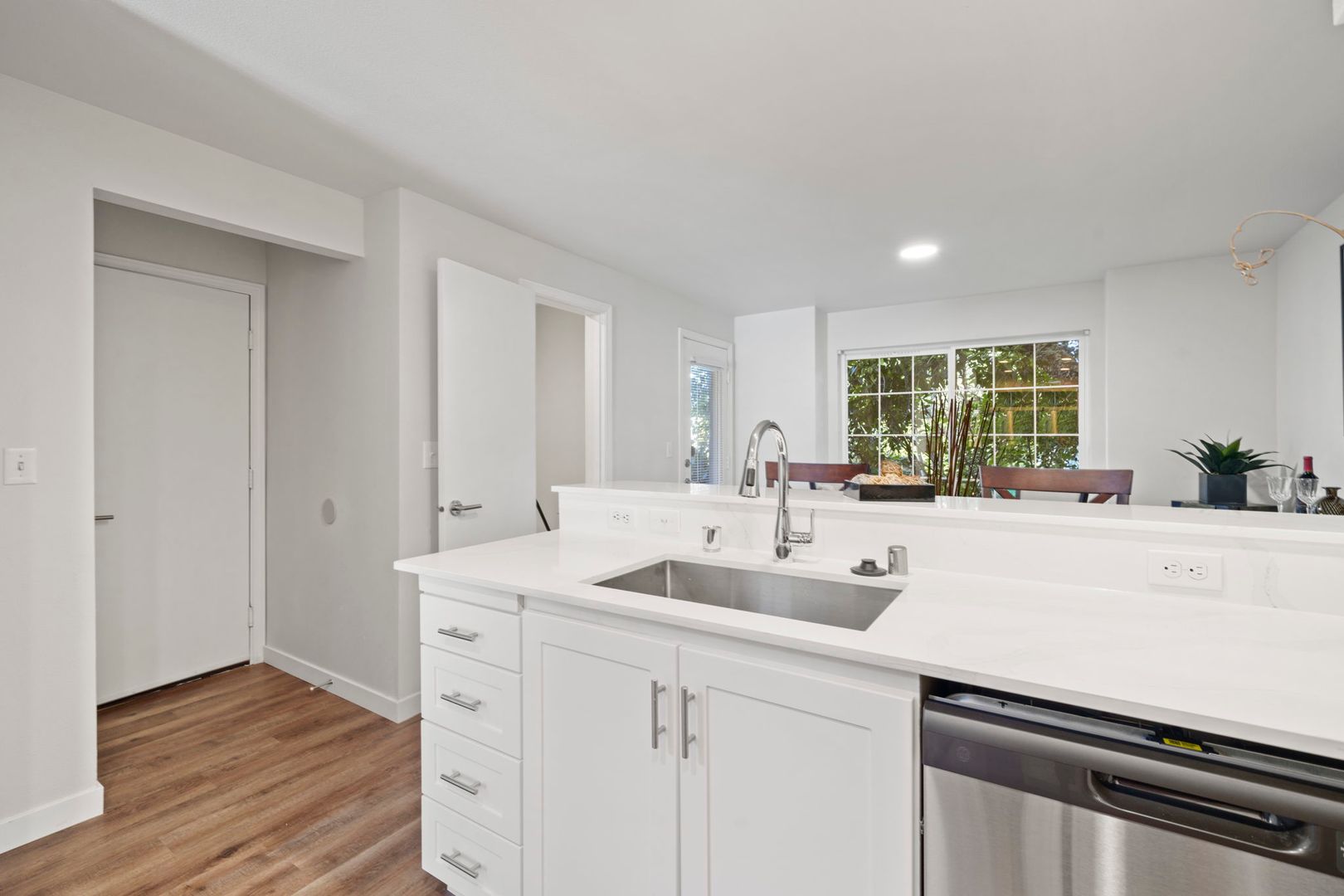 Laundry room at Water’s Edge Townhomes – Luxury Townhomes for Rent in (3 of 4)
