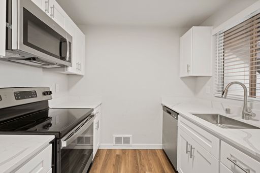 Renovated 2- Bedroom, 1-Bath Apartment – photo 1