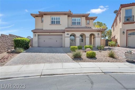 Rare and stunning 5 bedroom 4117sqft property with pool and spa in the backyard. – photo 1