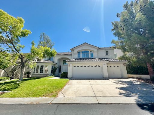 Gorgeous 2 Story Home With A Grand Entry & Golf Course View Located Inside The Community Of Rhodes Ranch – photo 1