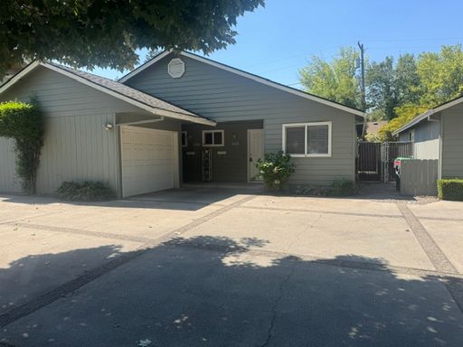 DUPLEX IN MEDFORD - FRESHLY PAINTED AND NEW LVP FLOORING THROUGH OUT – photo 1