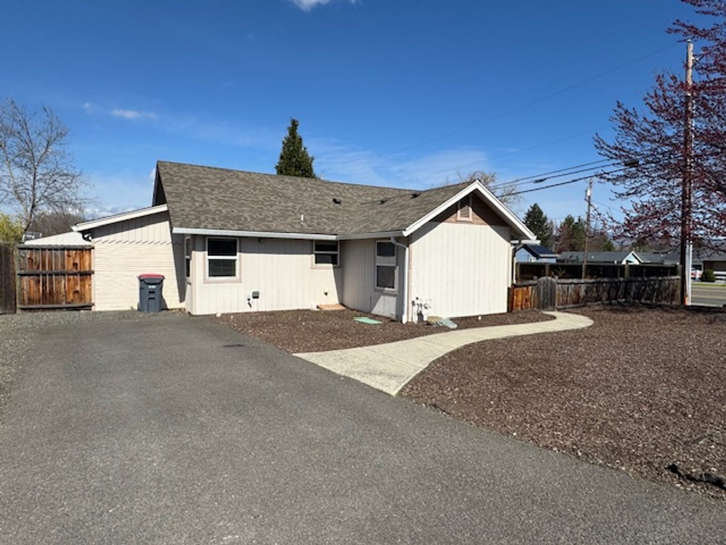 MEDFORD House: 1310 SWAYZEE LANE