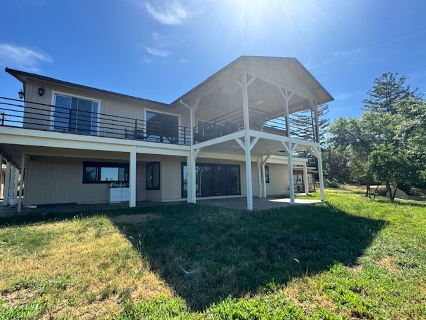 Medford House: 665 South Stage Road