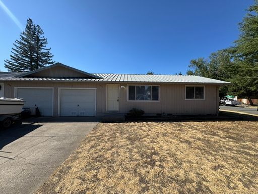 2 BEDROOM DUPLEX WITH A SINGLE ATTACHED GARAGE