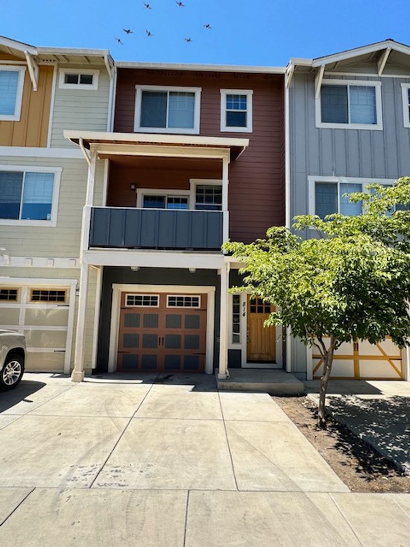 MEDFORD Townhome: 814 OVERCUP STREET