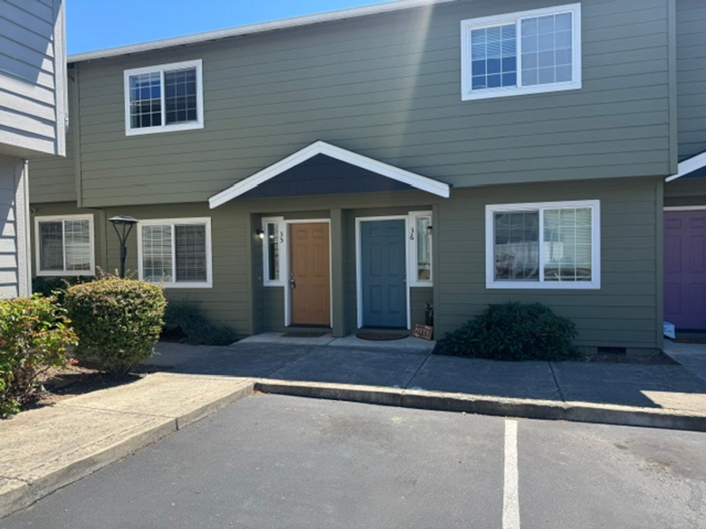 MEDFORD House: 2030 BROOKHURST ST