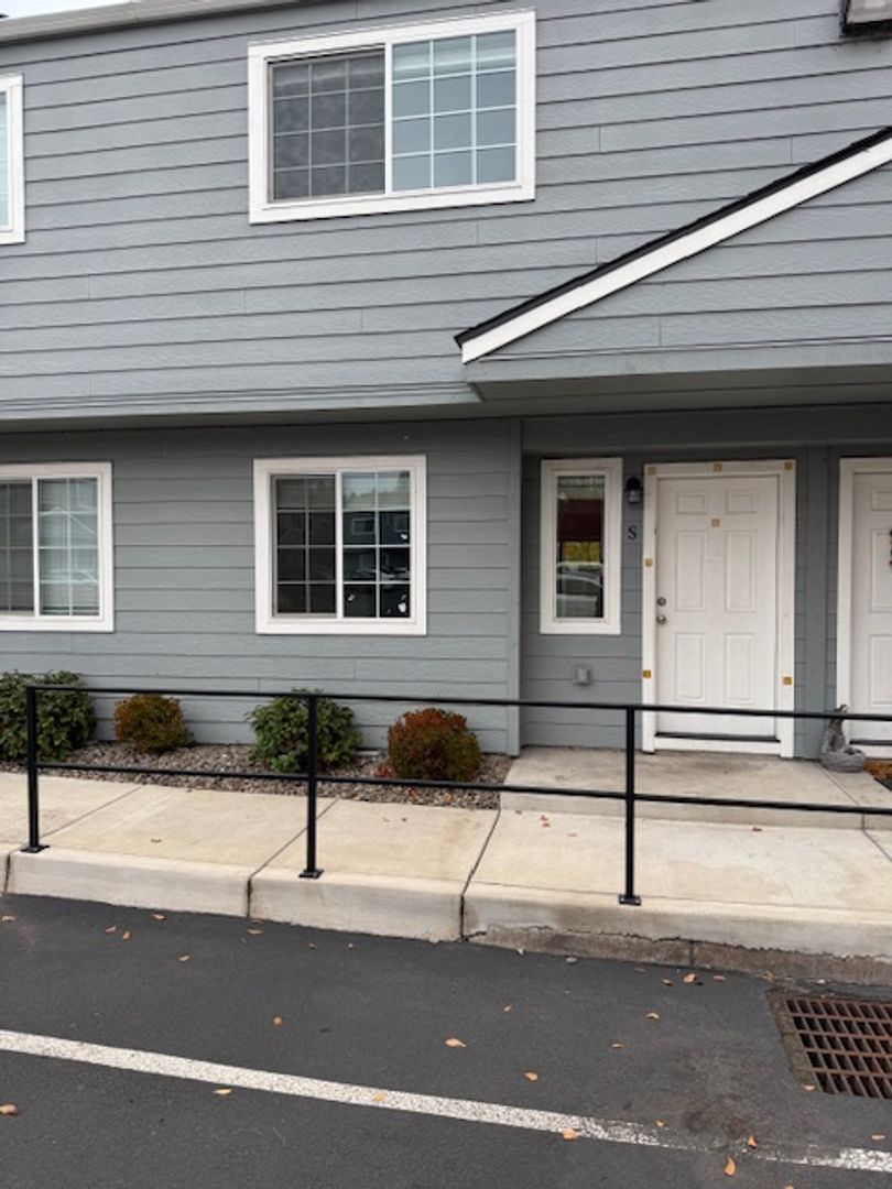 PHOENIX Apartment: 208 CHERYL LANE