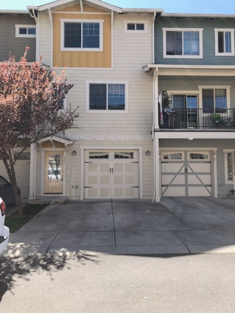 MEDFORD House: 221 CHERRY BARK LANE