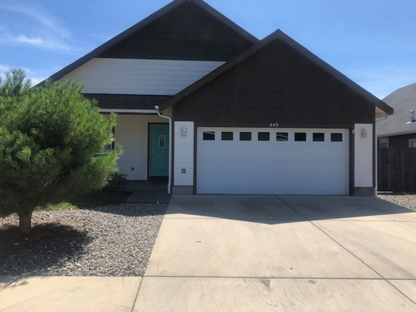 GRANTS PASS House: 449 SE CADET COURT