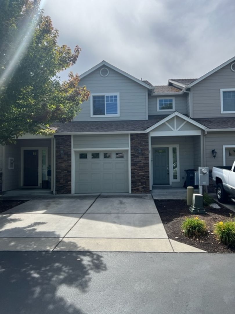 MEDFORD House: 1211 YORKTOWN LANE