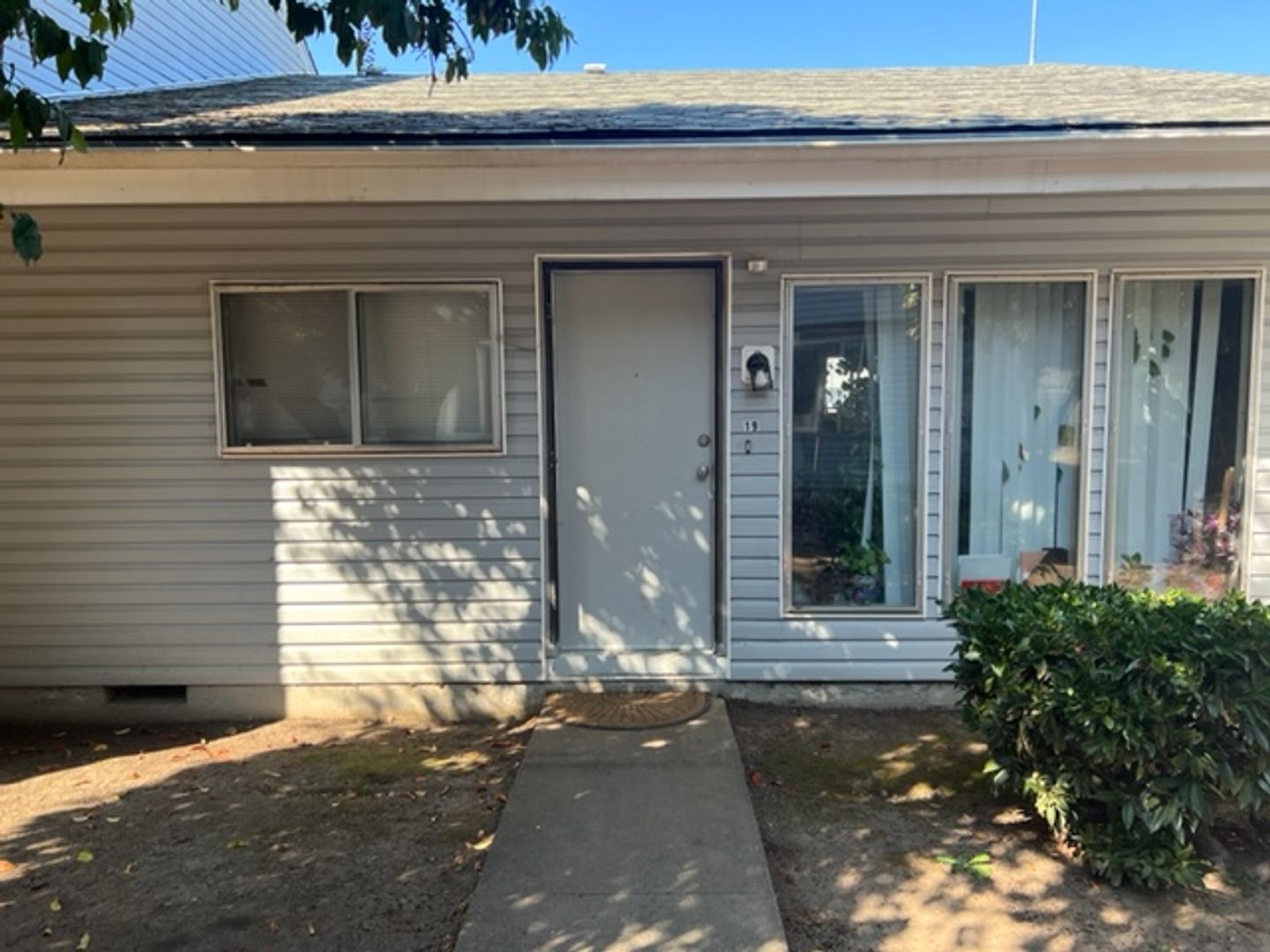 MEDFORD House: 2000 BROOKHURST ST