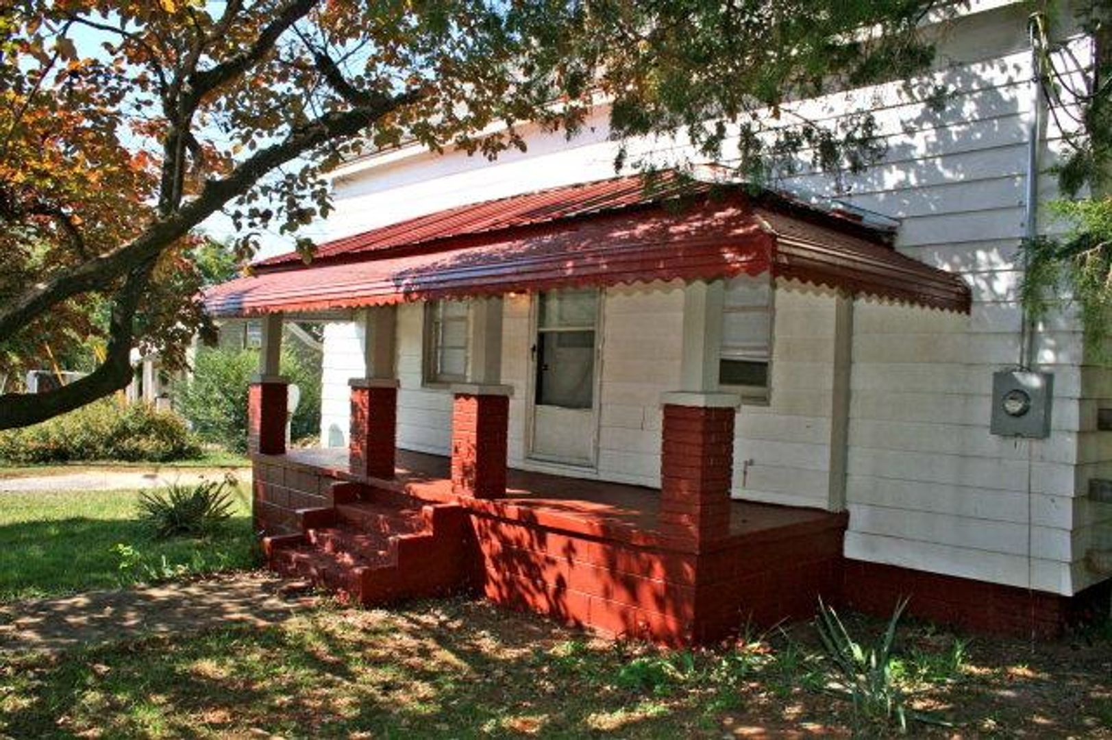 Athens House: 472 Whitehall Road