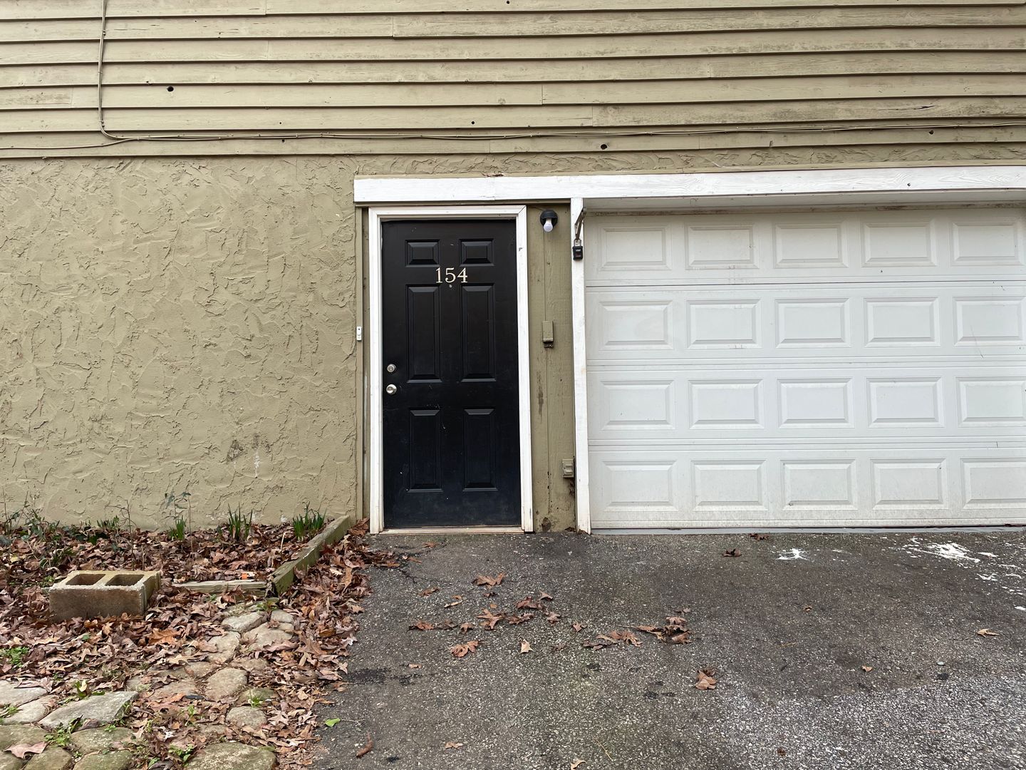 Athens House: 154 Creekwood Dr