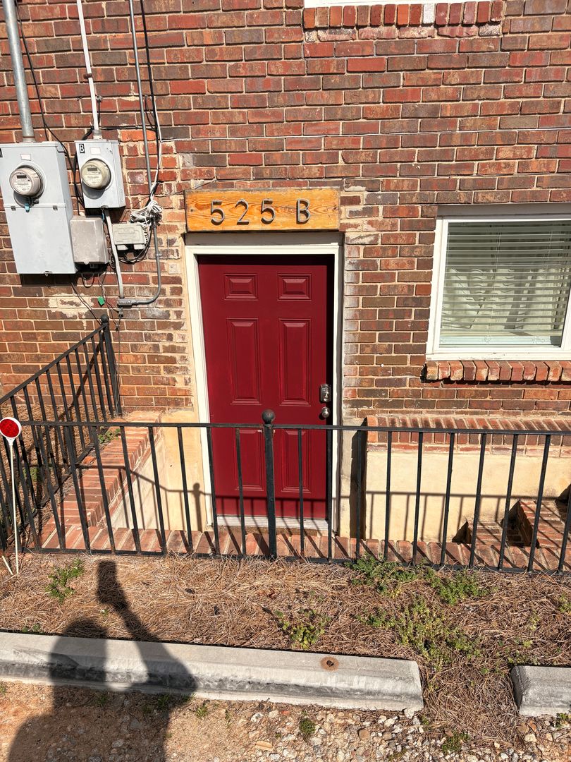 Athens House: 525 W Hancock