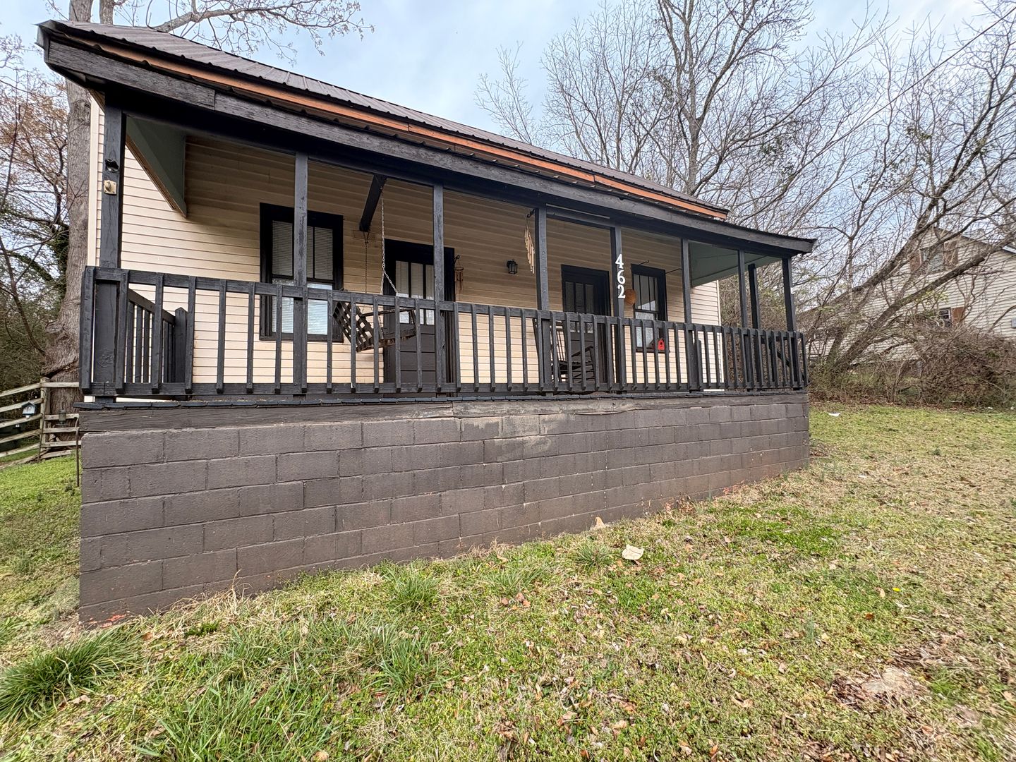 Athens House: 462 Whitehall Road