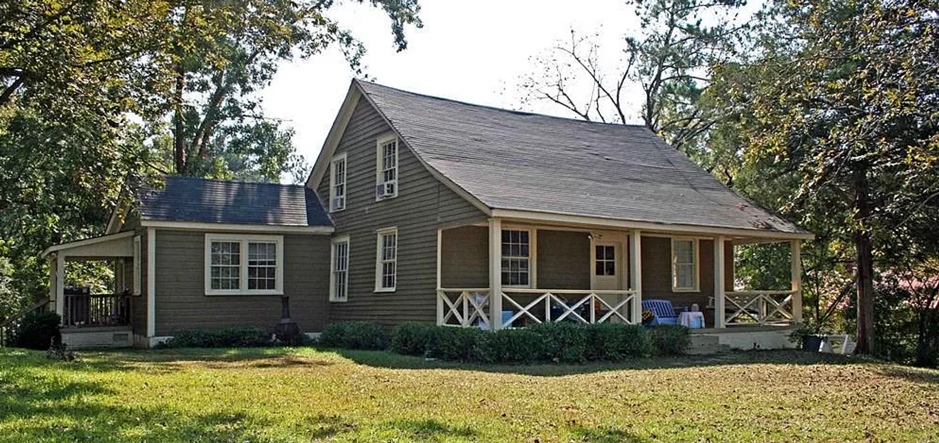 Athens House: 1085-B Macon Highway