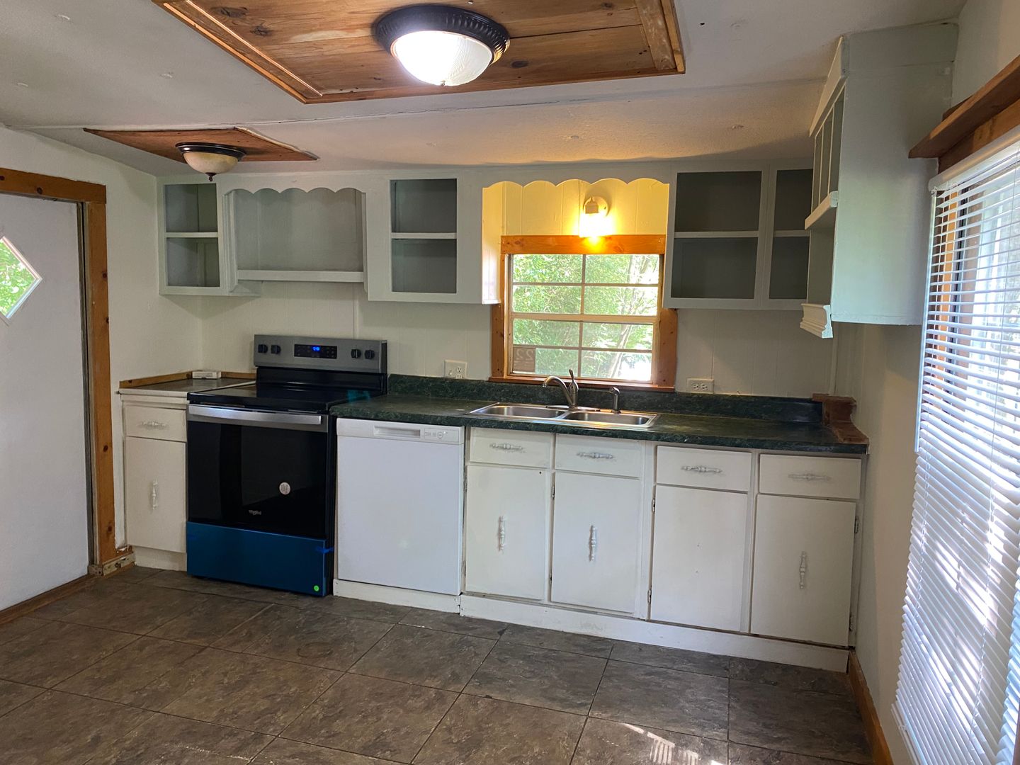 Athens House: 474 Whitehall Road