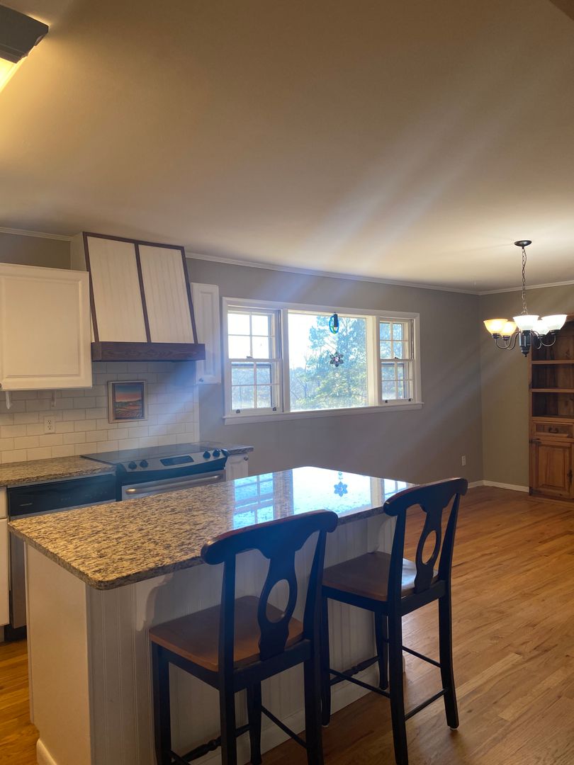 Athens House: 110 Pinecrest Terrace