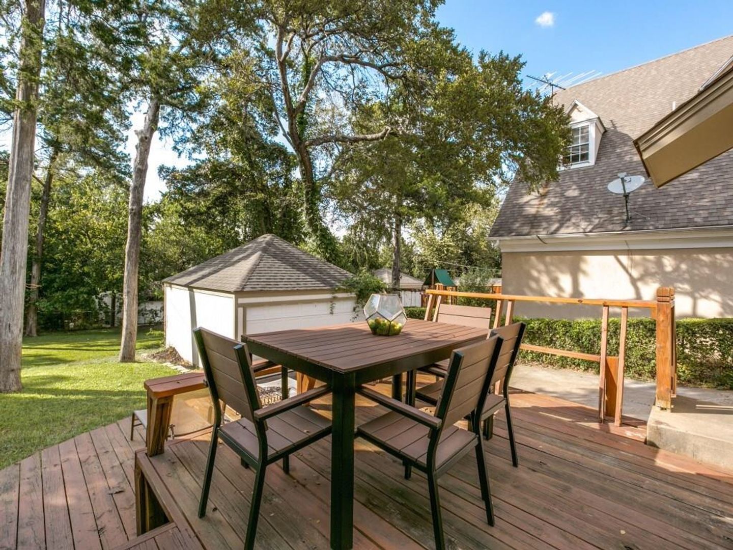 Dallas House: 1523 Oak Knoll St