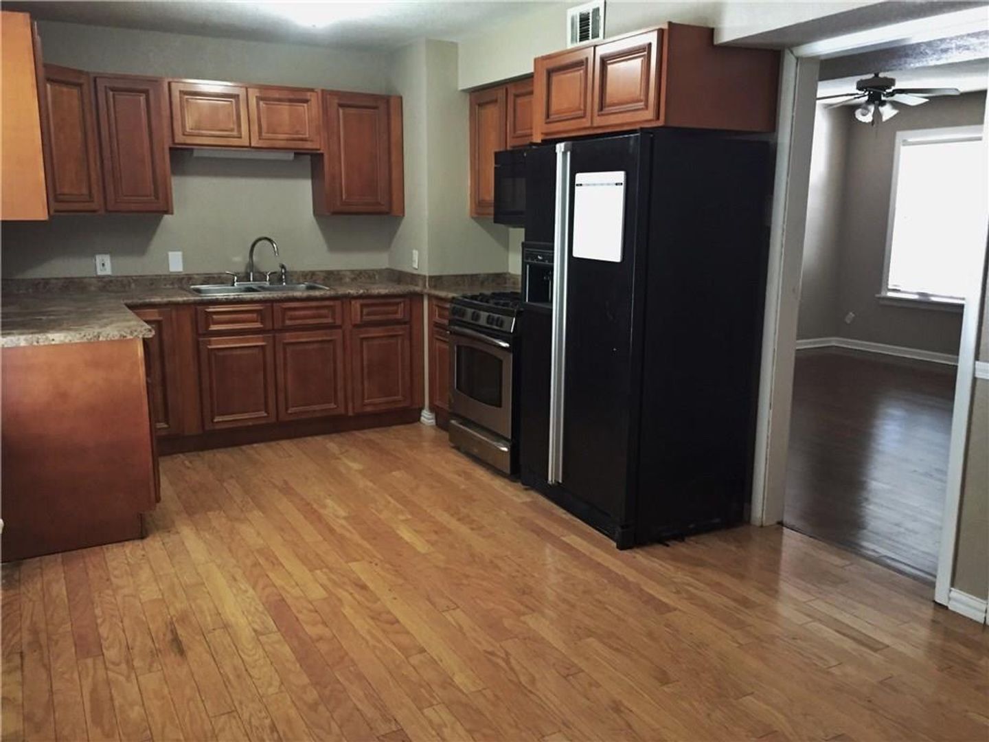 Hurst House: 216 Elm St