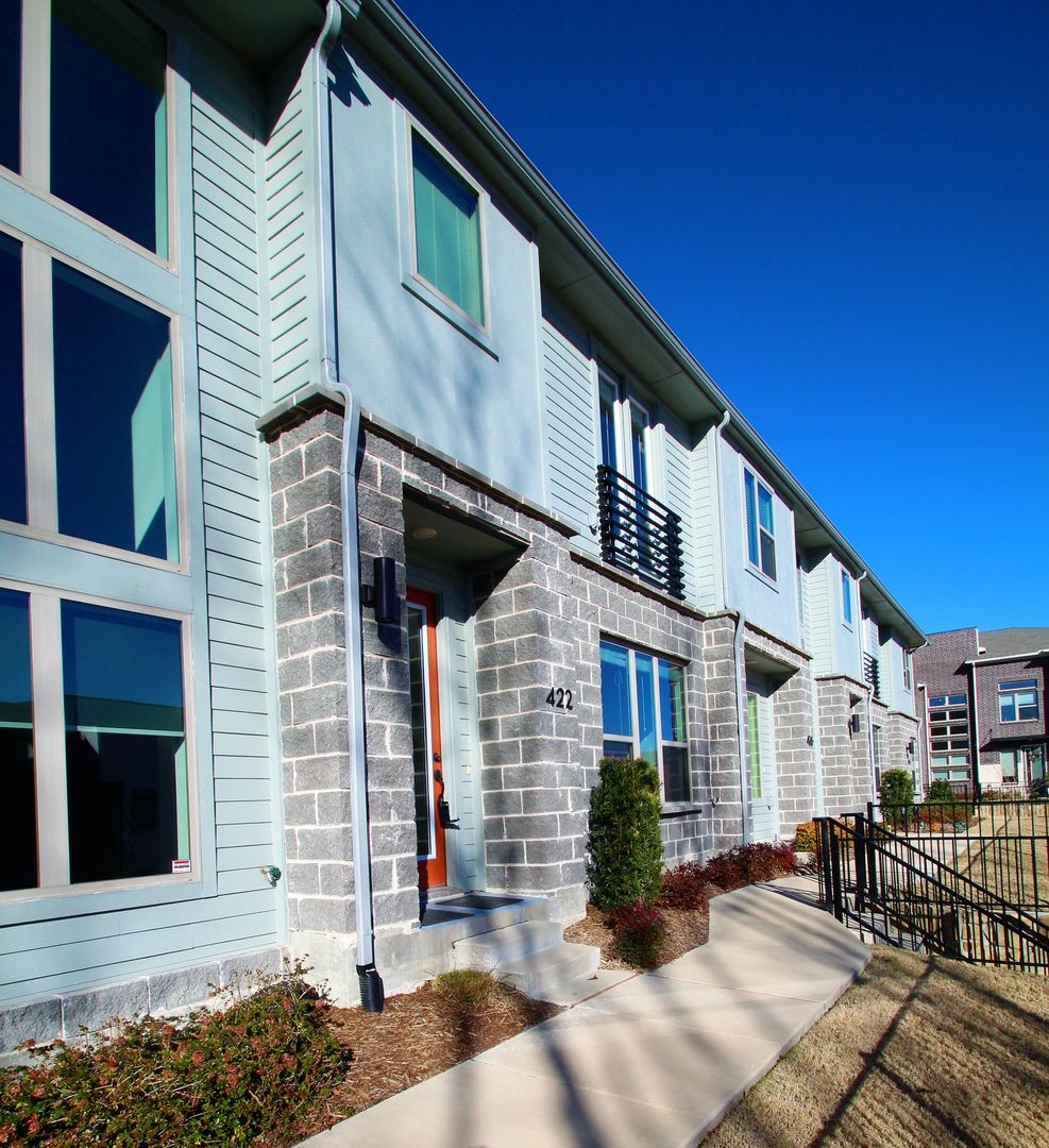 Plano House: 422 Bonfield Dr