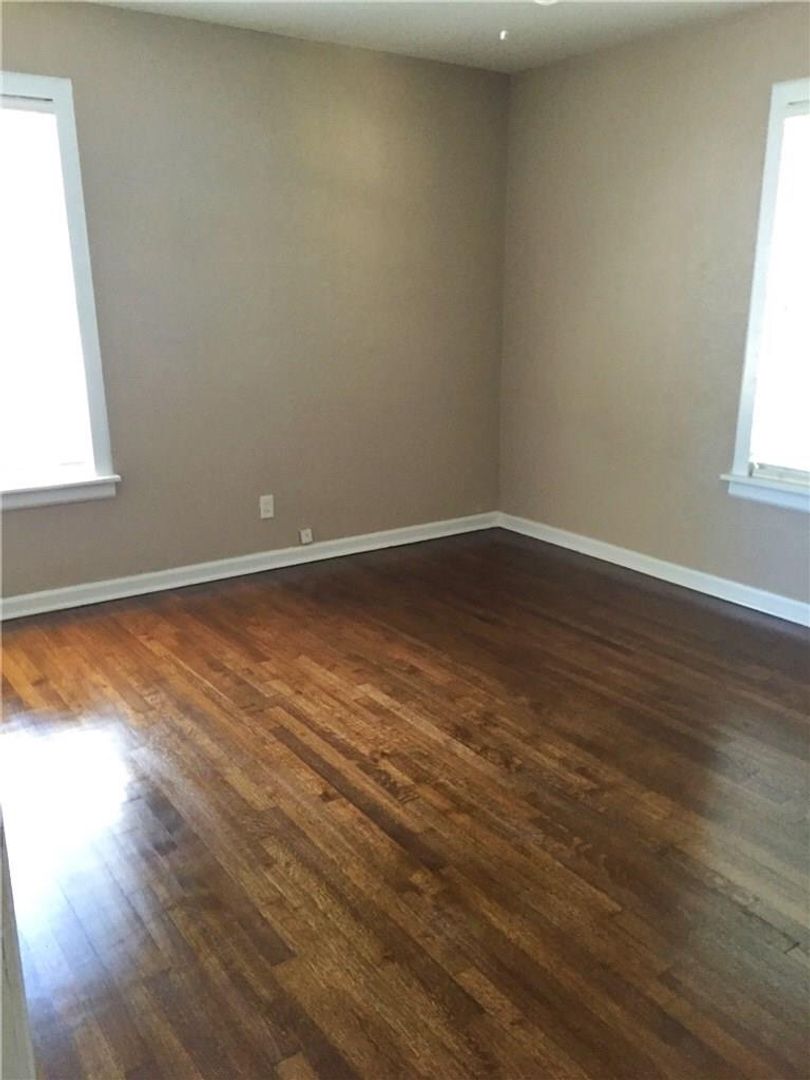 Hurst House: 216 Elm St