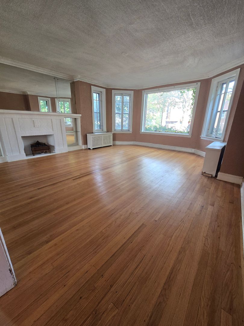 Chicago Apartment: 8010 S St. Lawrence Avenue