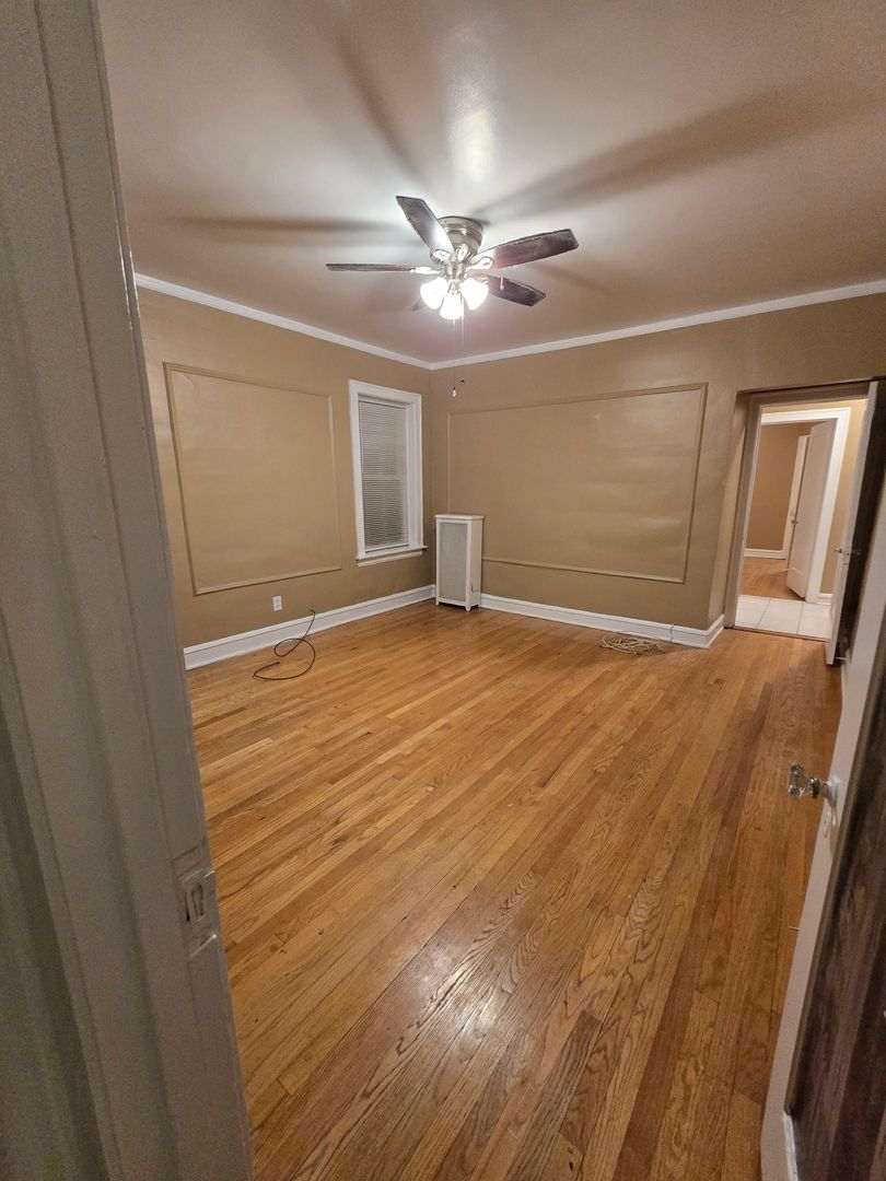 Chicago Apartment: 8031 S Rhodes Avenue