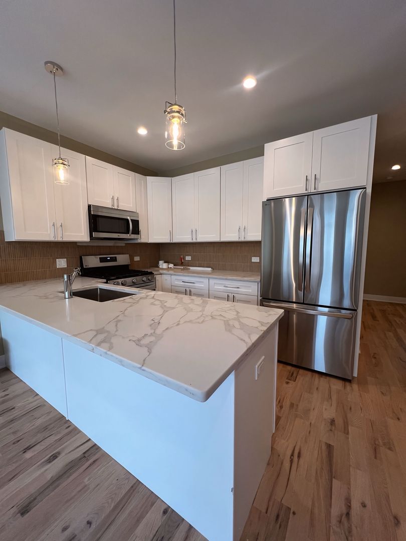 Chicago Apartment: 4231 S Champlain Ave