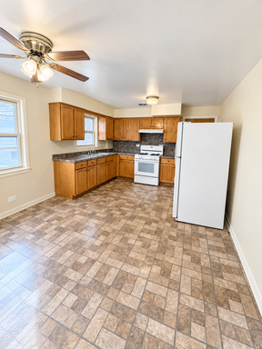 Heat Included with this 2 bedroom! No Security Deposit! – photo 1