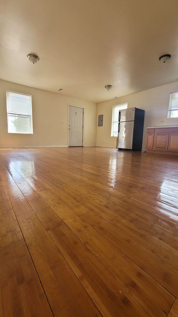 Chicago Apartment: 6669 S Michigan Avenue