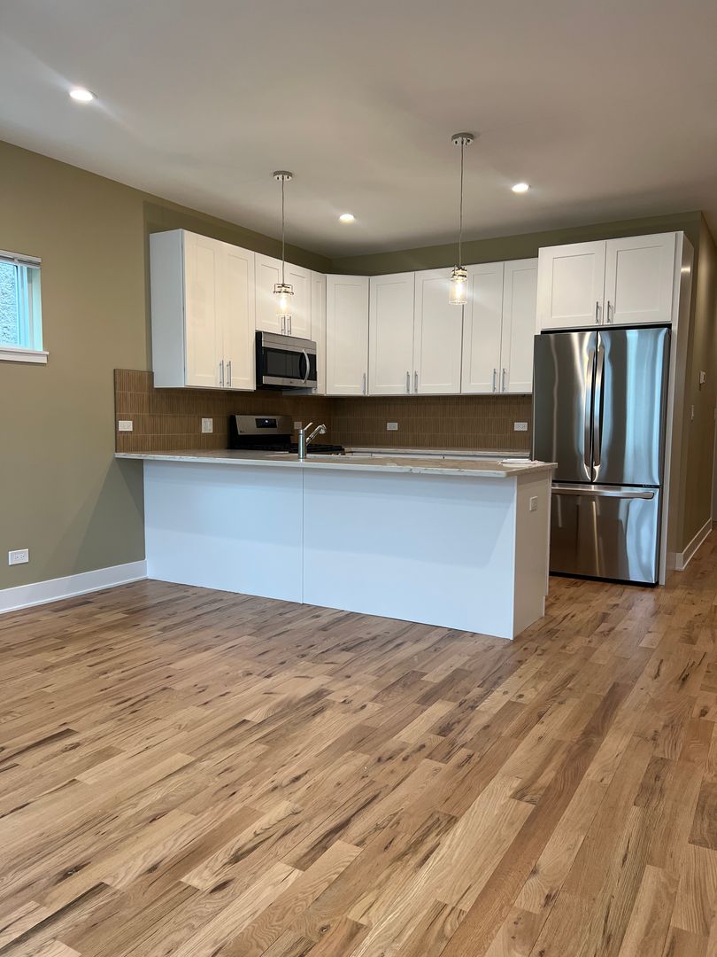 Chicago Apartment: 4231 S Champlain Ave