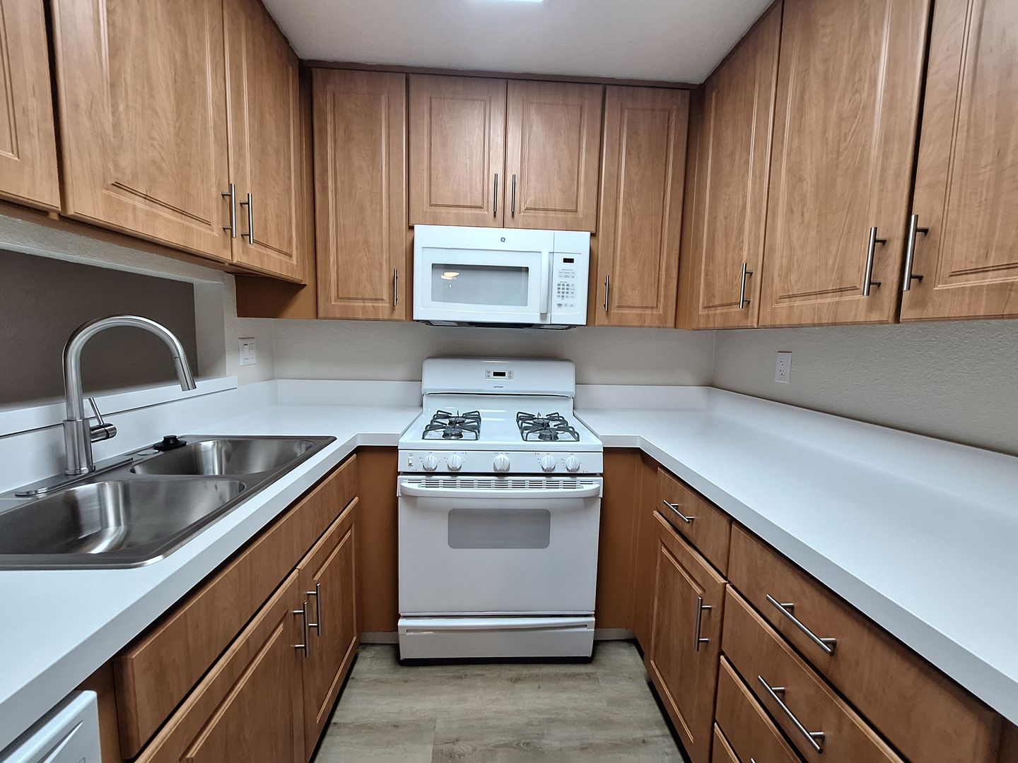 Marina Apartment: 3094 Lake Drive