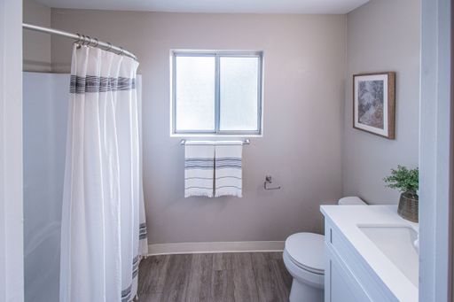 Corner 1 Bed/1 Bath- Ground Level Merlot