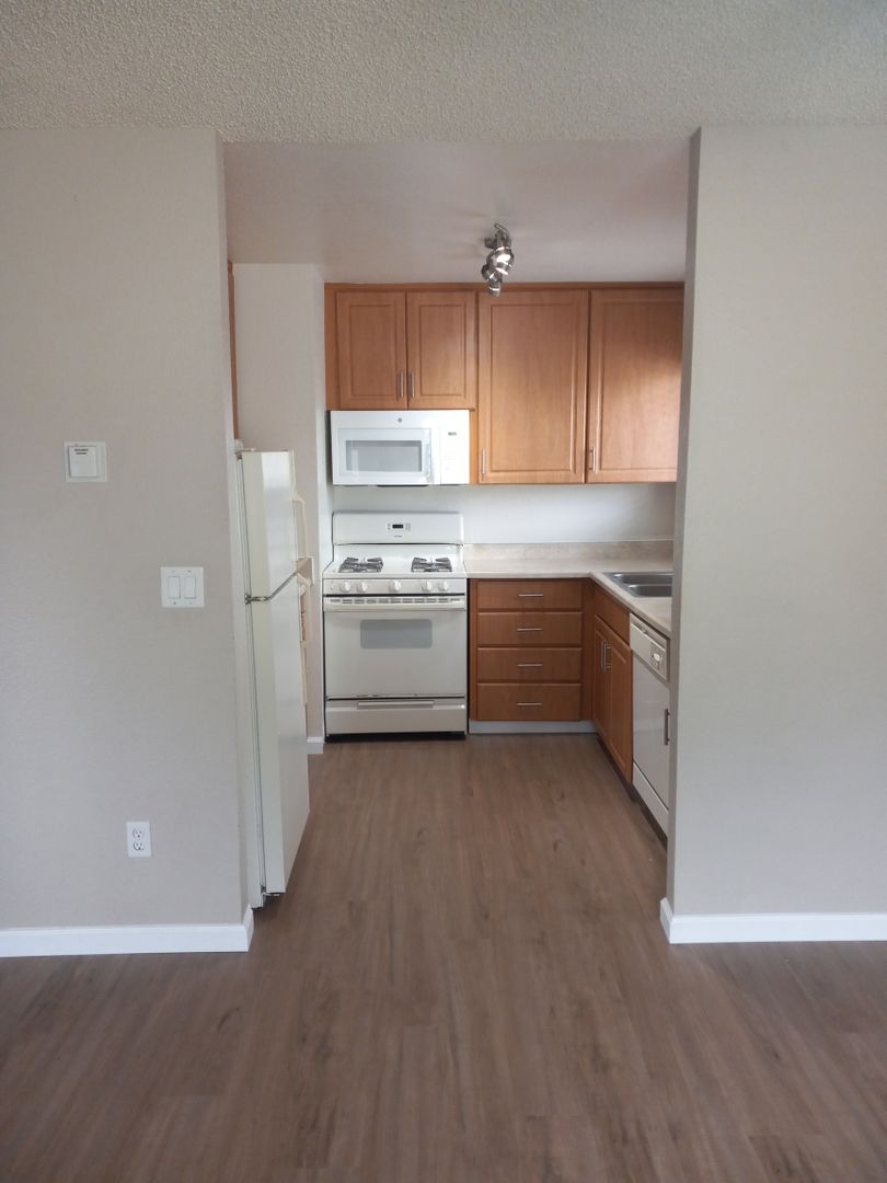 Marina Apartment: 3094 Lake Drive