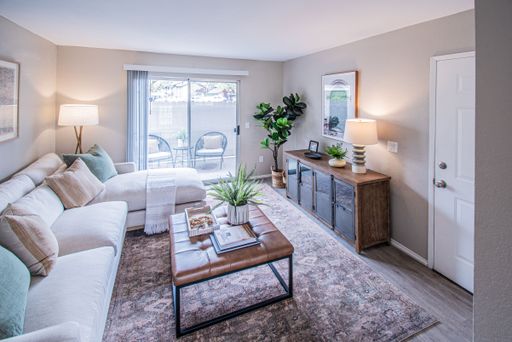 Corner 2 Bed/1 Bath- Ground Level Zinfandel – photo 1
