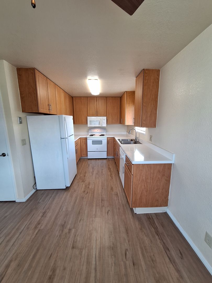 Marina Apartment: 3122 Crescent Avenue