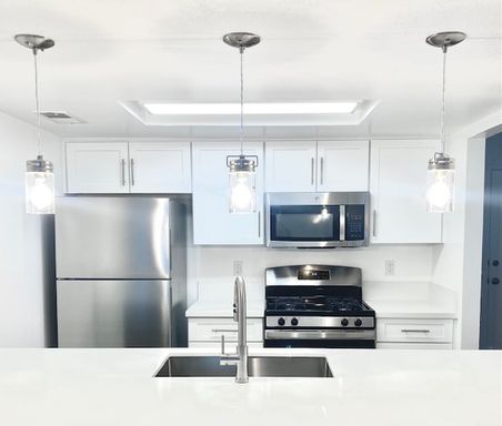 Townhome style Two Bedroom with walk-in closet, backyard and attached garage! – photo 1
