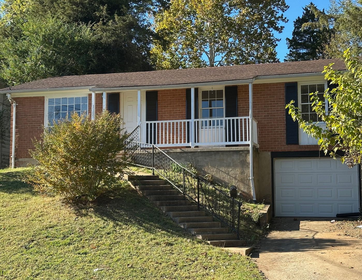 Charlottesville House: 1105 River Court