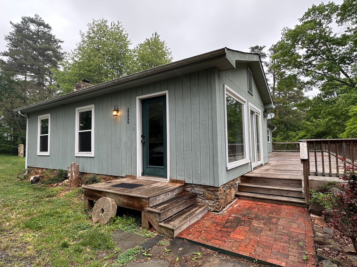 Charlottesville House: 1127 Round Hill Drive