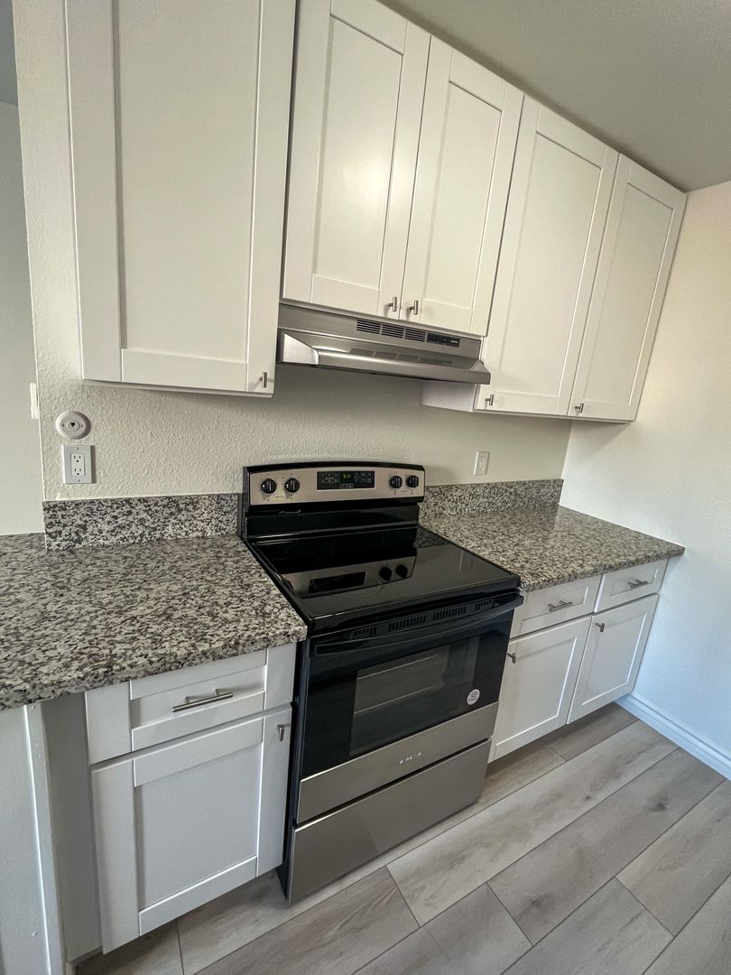 Oceanside Apartment: 322 Garrison Street