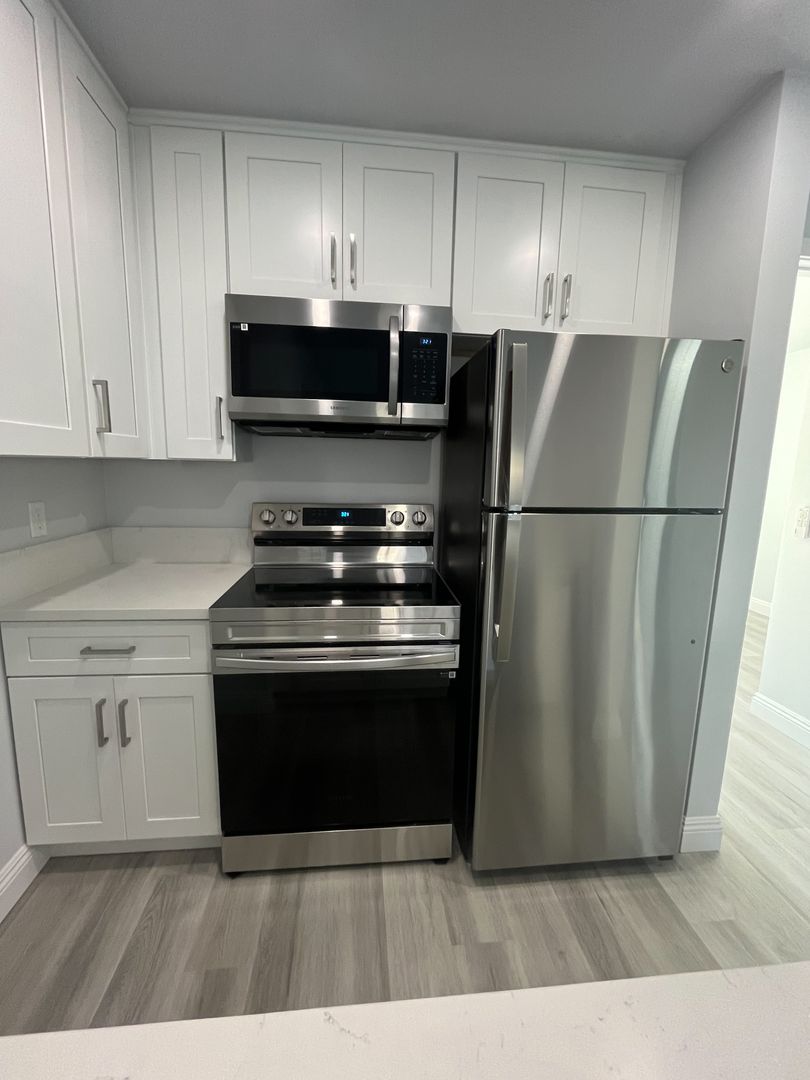 Oceanside Apartment: 319 Garrison Street