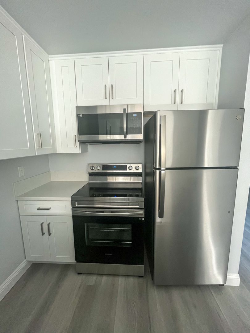 Oceanside Apartment: 319 Garrison Street