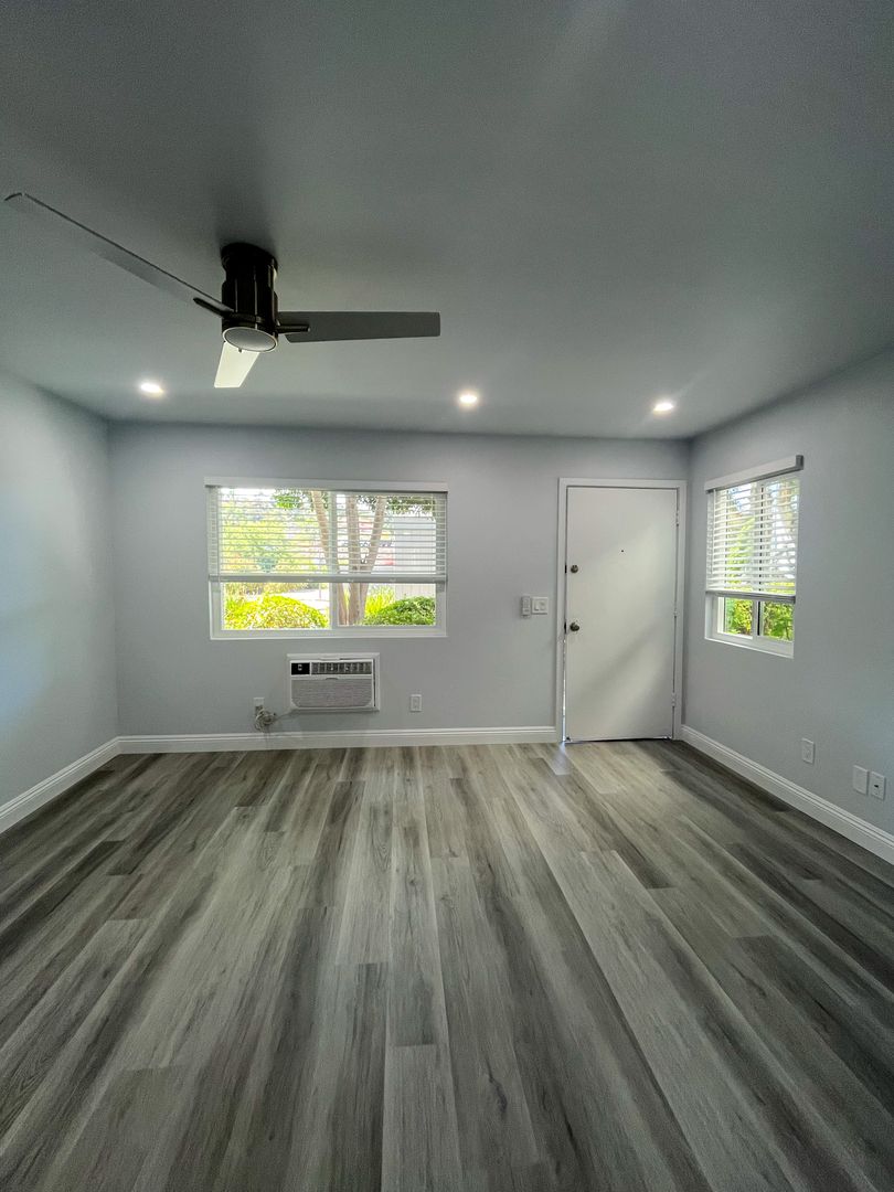 Oceanside Apartment: 322 Garrison Street