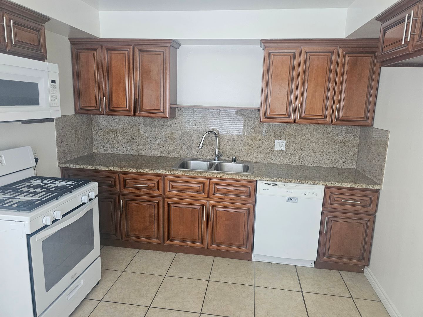 Los Angeles Apartment: 636 N. Sweetzer Ave.