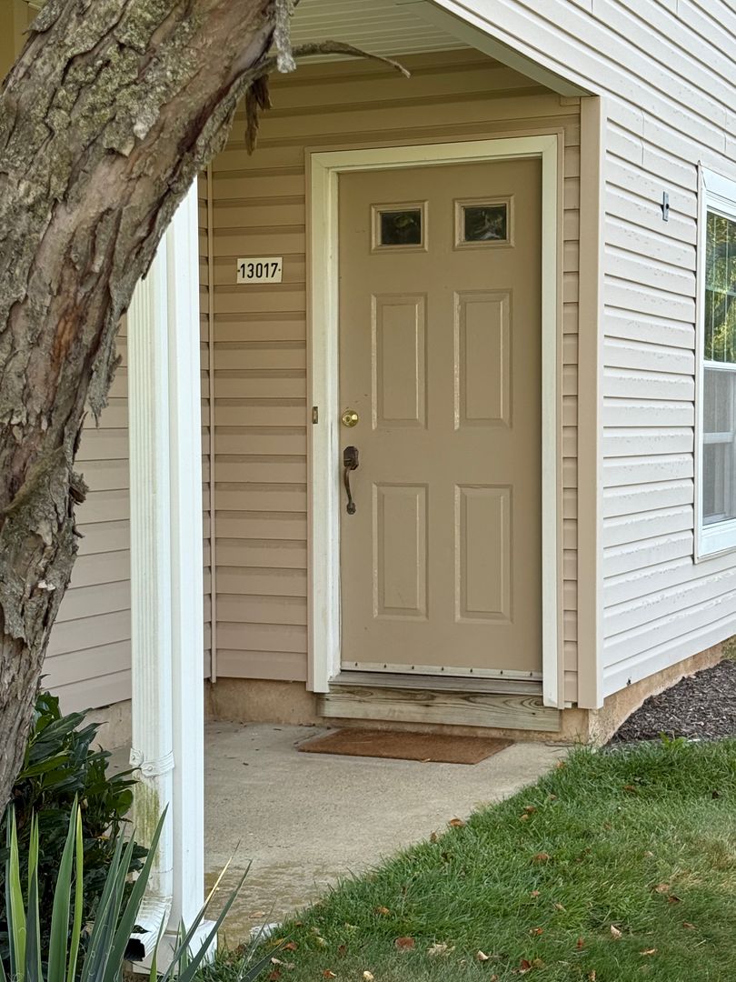 Holland Condo: 13017 Bennett Pl