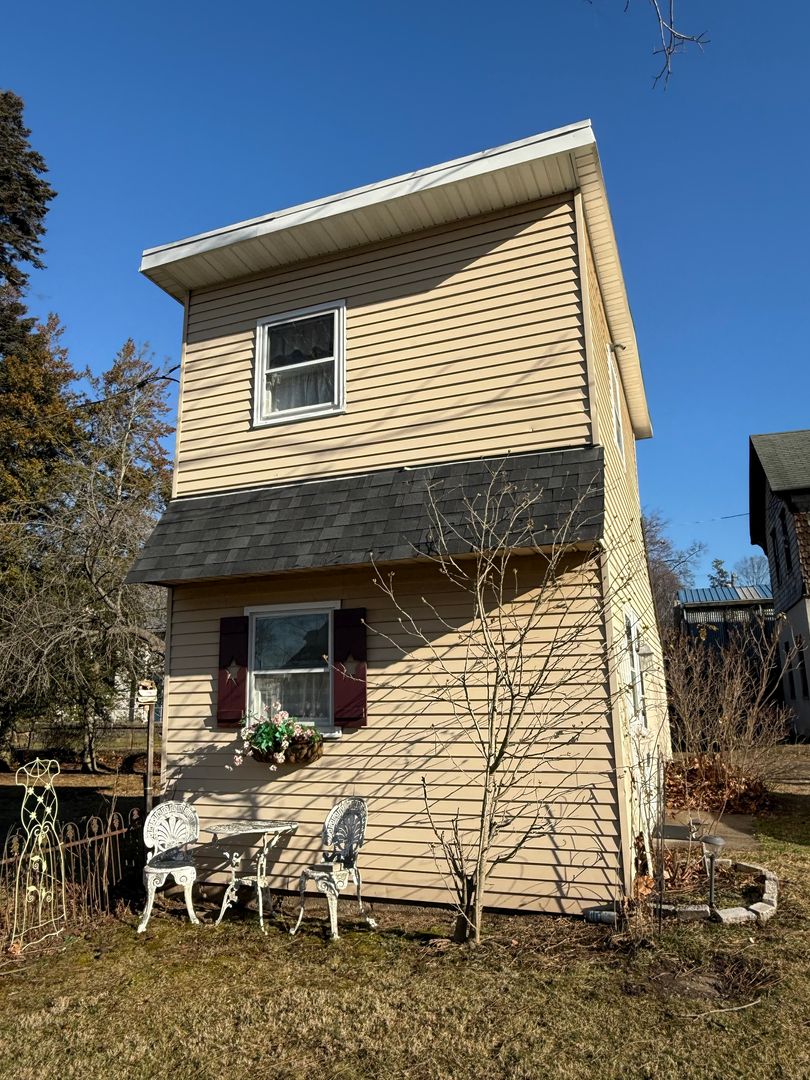 Levittown House: 2220 New Falls Road
