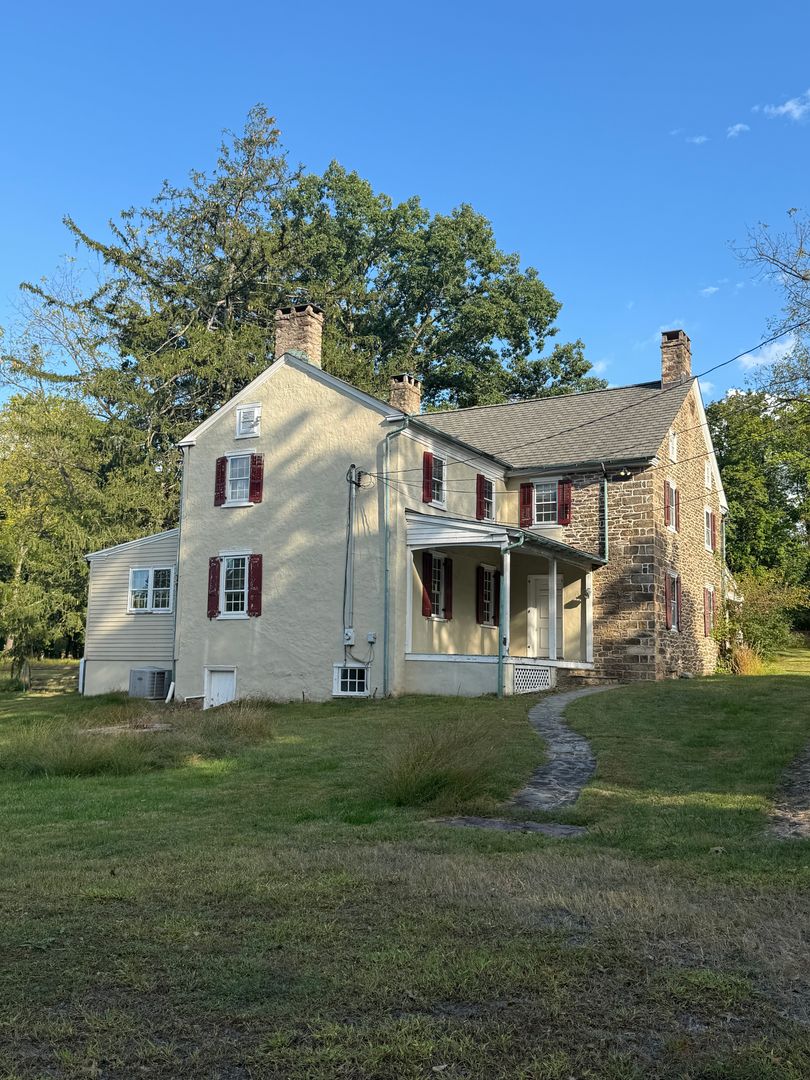 Doylestown House: 3901 Old Easton Rd