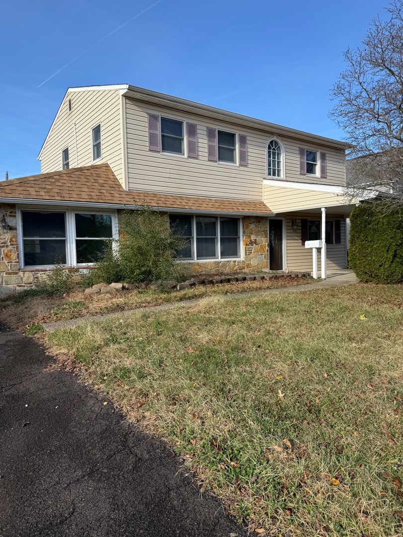 Levittown House: 33 Canoebirch Road